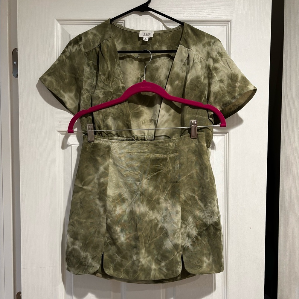 Le Lis top and skirt set